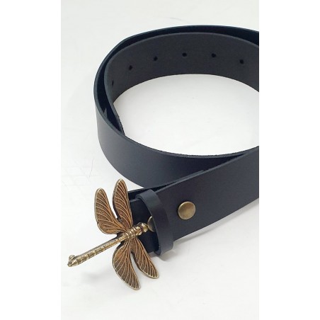 Cinturón de piel negro con hebilla libélula