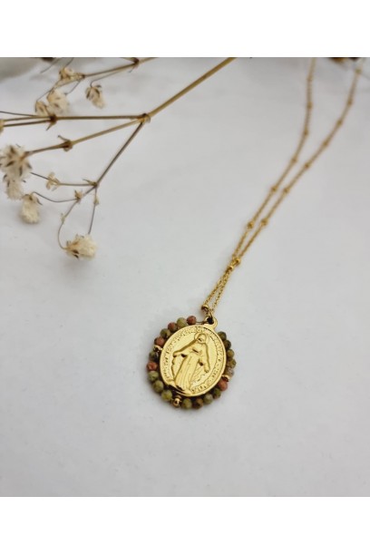 Gargantilla de acero con  la Medallita de la Milagrosa y piedras verde militar