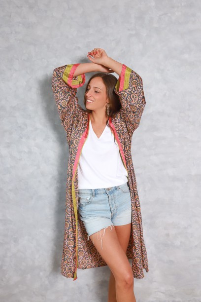 Kimono largo estampado gris...