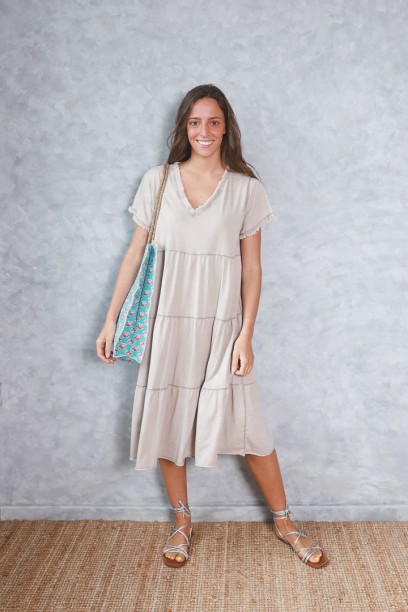 Vestido beige oversized...