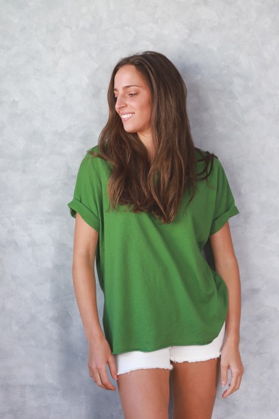 Camiseta básica verde...
