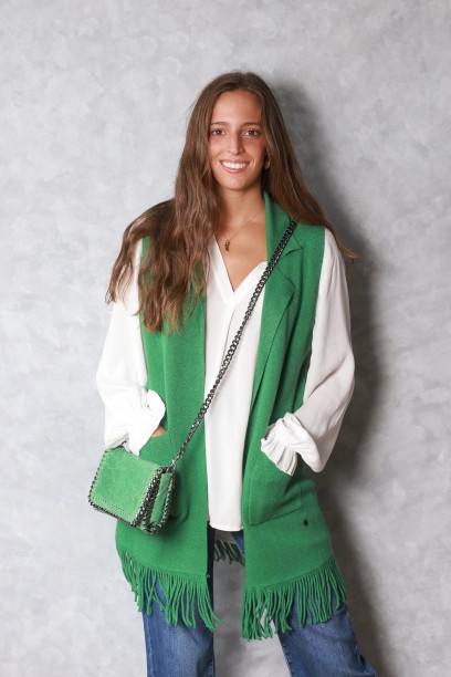 Bolso de piel con cadena verde