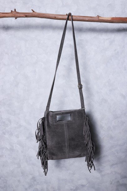 Bolso de ante con flecos gris