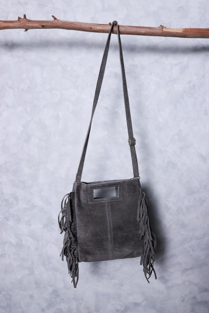 Bolso de ante con flecos gris