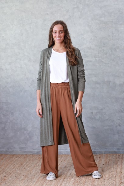 Pantalón con goma en la...