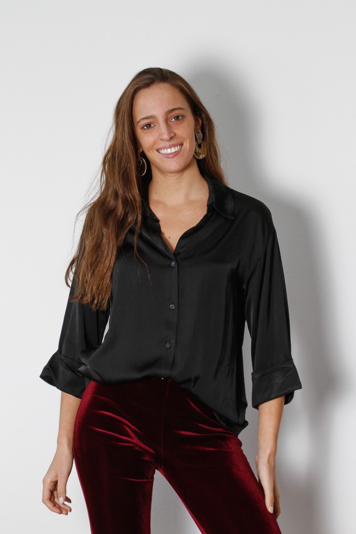 camisa tipo raso de mujer, camisa básica,