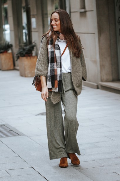 Pantalón de punto con lurex...