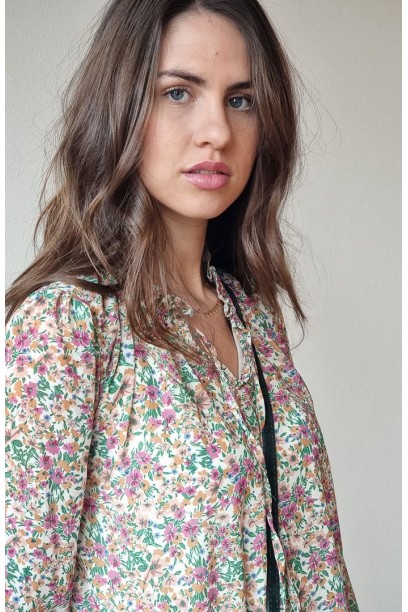 Blusa de mujer con flores...