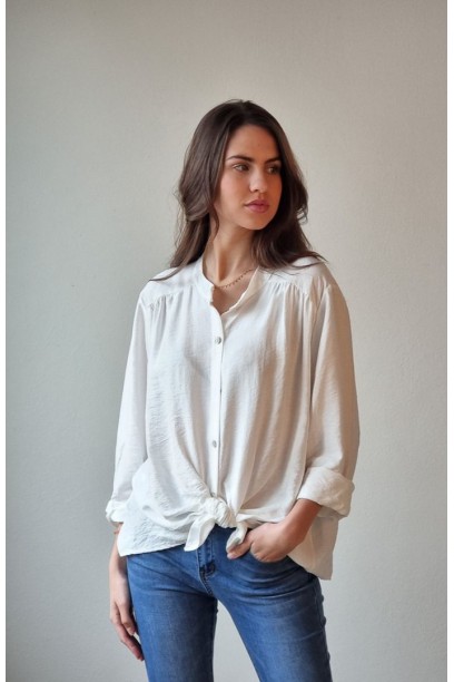 Camisa de mujer con nudo...