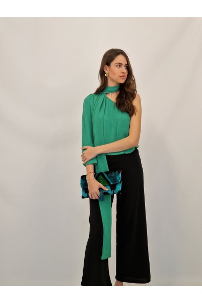 Blusa tipo raso con una...