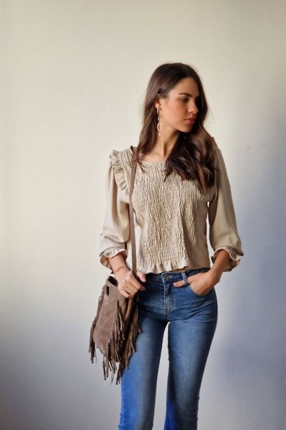 Blusa fruncida beige con...