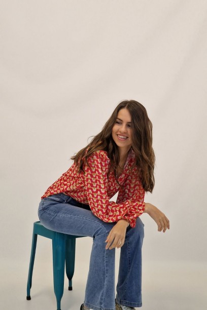 Blusa fucsia con estampado