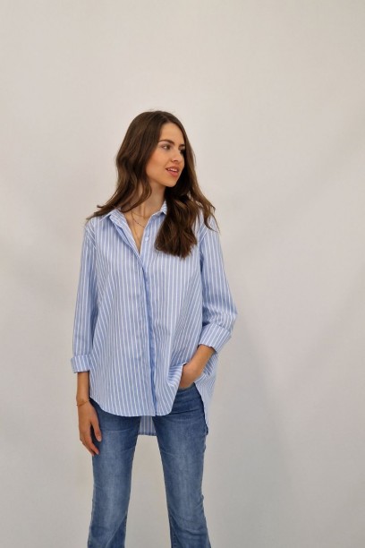 Camisa rayas azul y blancas