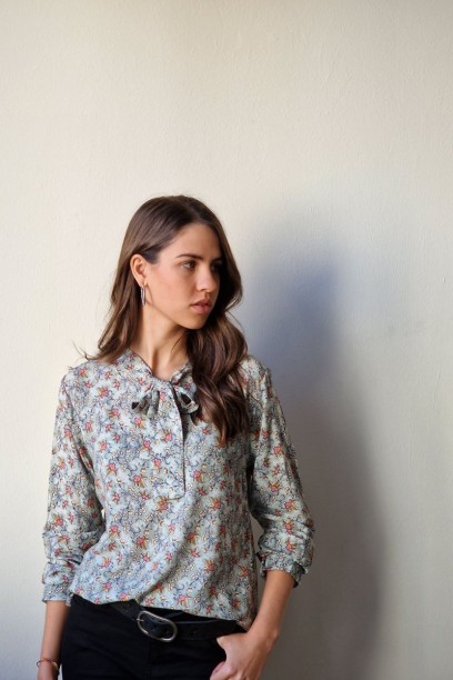 Blusa de mujer cuello mao...