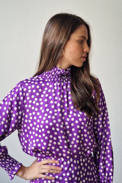 Blusa tipo raso con cuello...