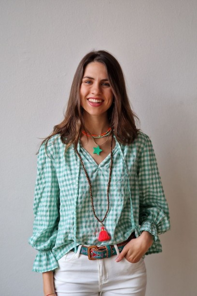Blusa vichy con volante en...