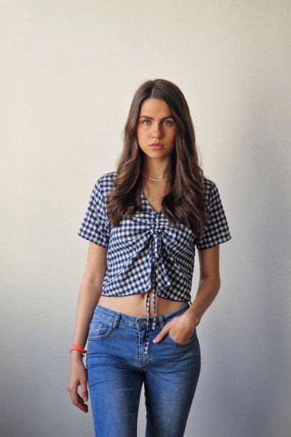 Top teen de cuello pico y...