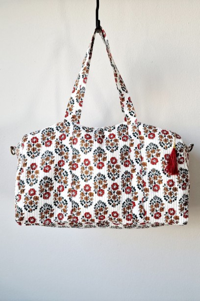 Bolsas blanca con telas...