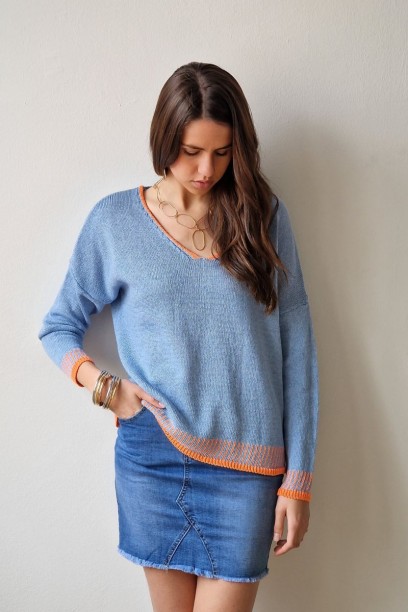 Jersey cuello pico azul con...