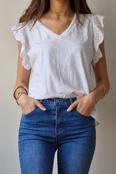 Camiseta cuello pico blanca...