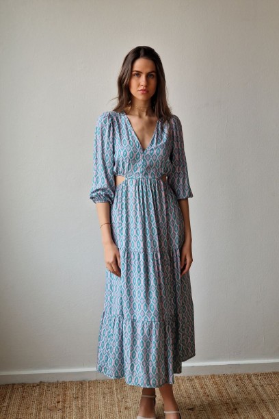 Vestido Cut Out cuello pico...