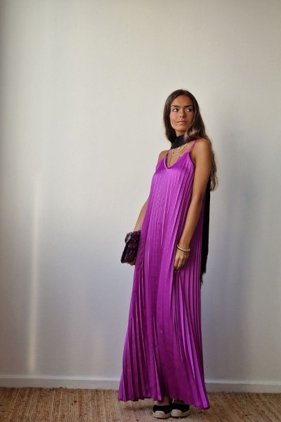 Vestido largo plisado color...