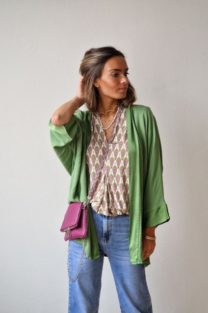 Kimono corto en color verde...