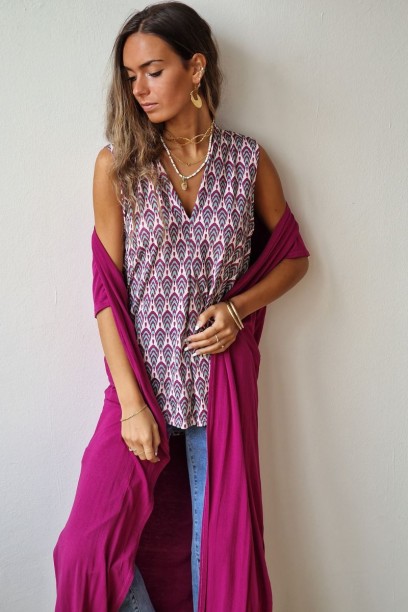Blusa estampada sin mangas...