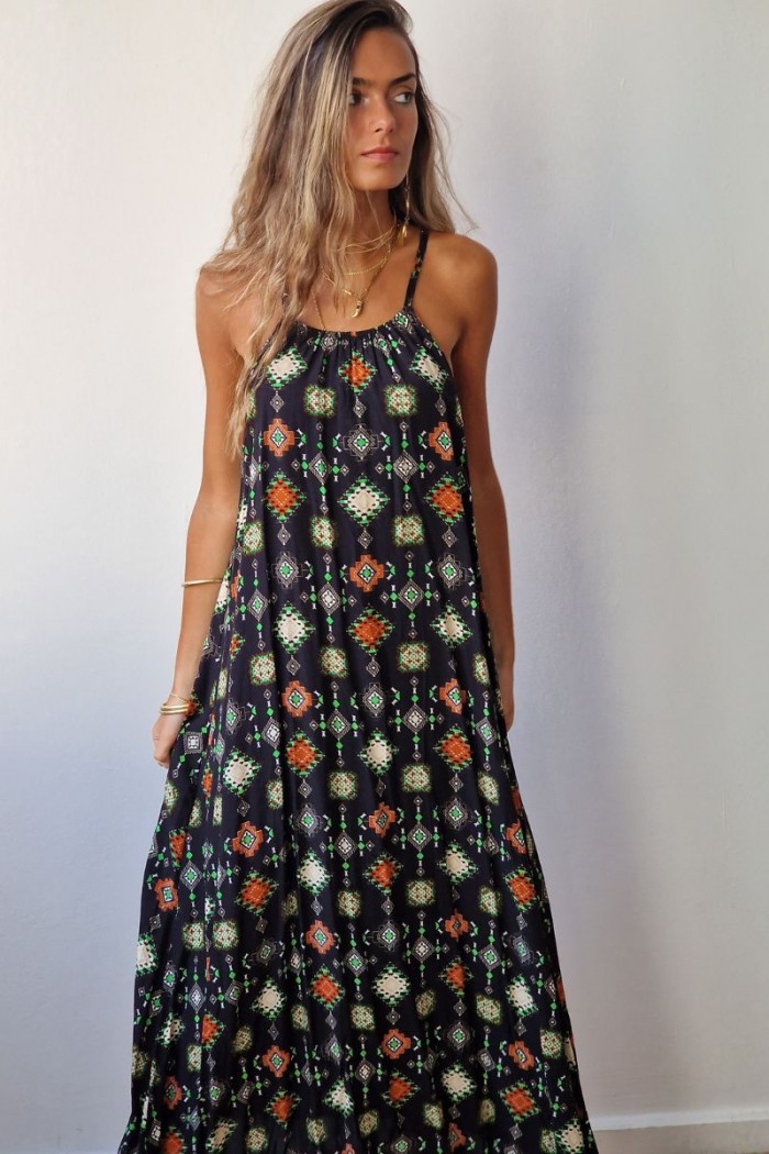 Párrafo hecho Moral El vestido largo de tiras con estampado floral en color negro es un  imprescindible para este verano