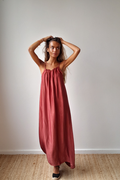 Vestido de tiras satinado...