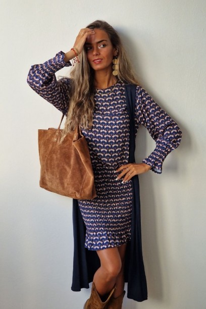 Blusa estampada con fondo azul