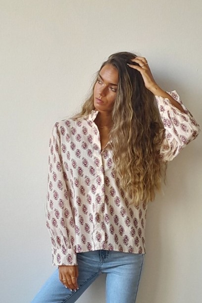 Camisa estampada con cuello...