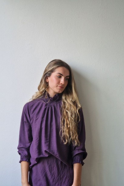 Blusa de crep cuello y puño...