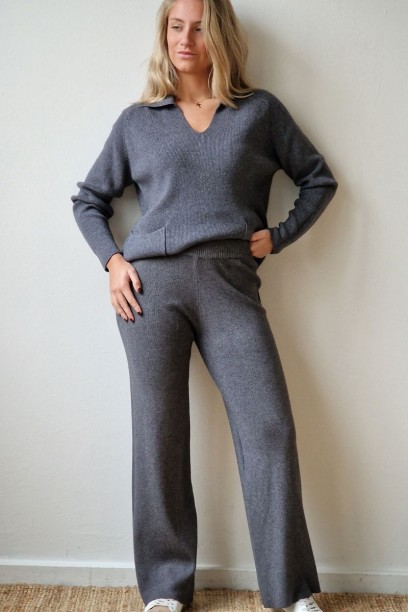 Pantalón recto de punto gris