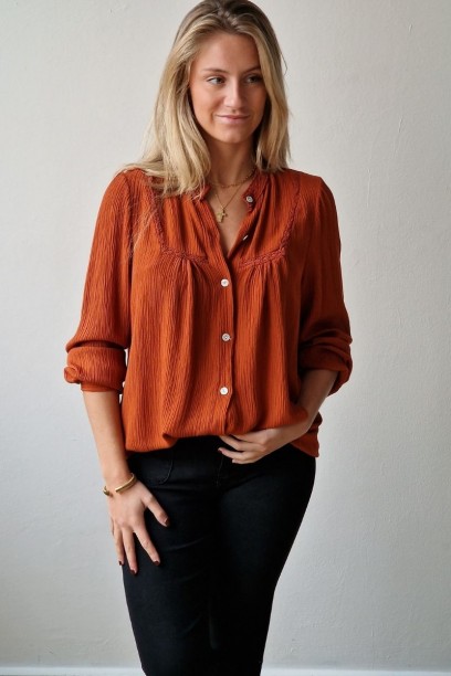 Blusa bámbula con botones...