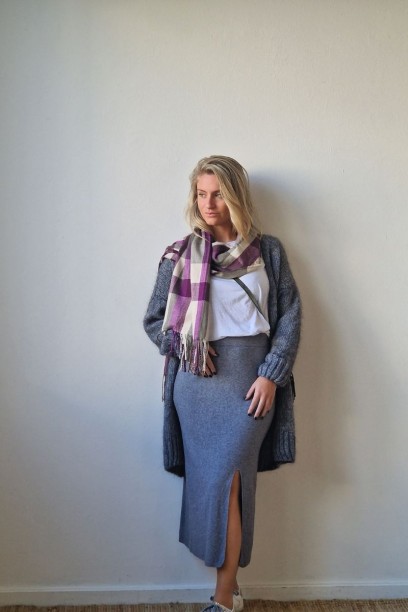 Falda midi de punto gris
