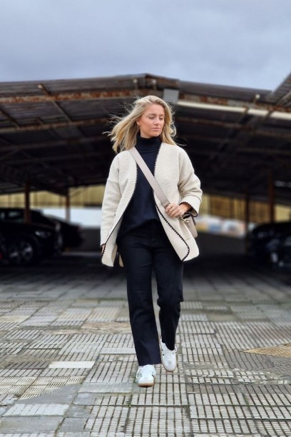 Chaqueta de lana rizada beige