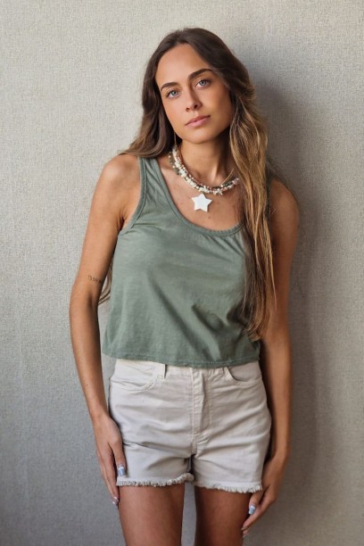 Crop top de asas en color...