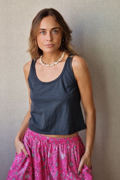 Crop top de asas en color...