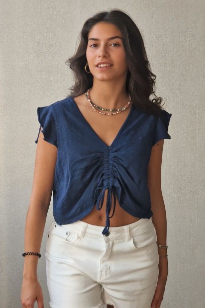 Camiseta azul marino con...