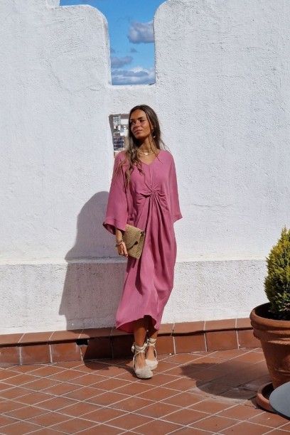 Vestido cuello pico con...