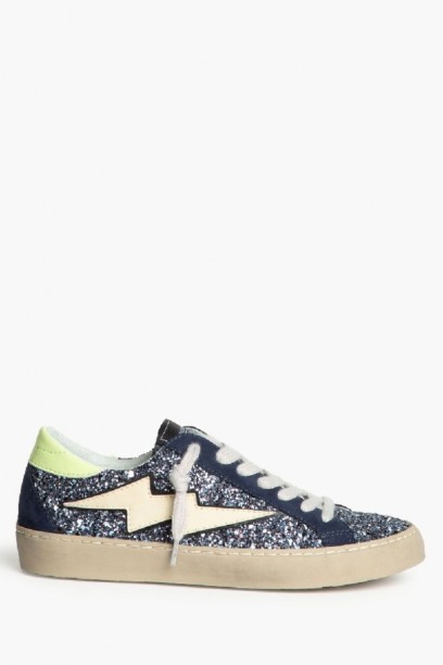 Sneakers azul con detalles...