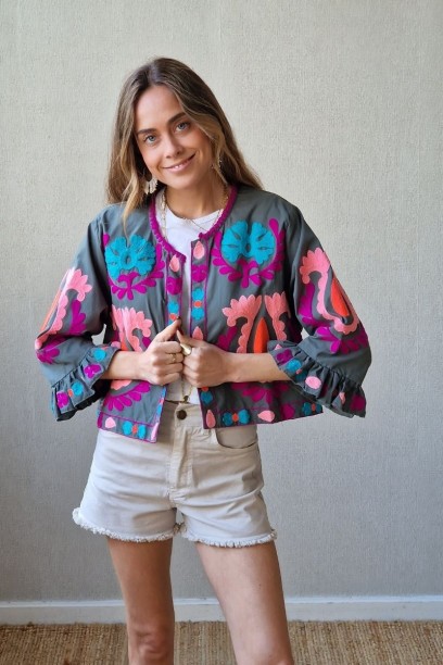 Chaqueta corta bordados gris